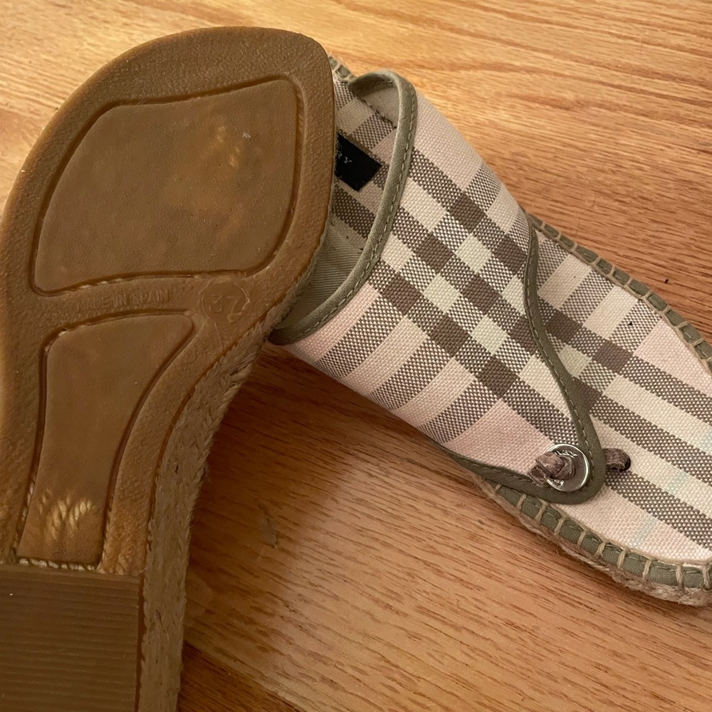 New Authentic Burberry espadrille bought at shoe Inn east Hampton - Picture 3 of 4